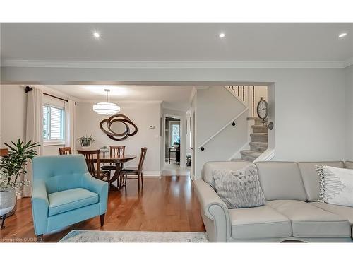 3480 Hannibal Road, Burlington, ON - Indoor Photo Showing Living Room