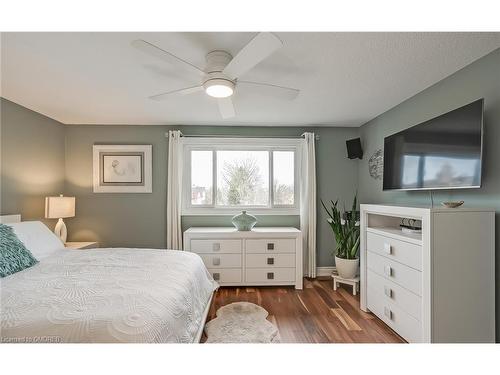 3480 Hannibal Road, Burlington, ON - Indoor Photo Showing Bedroom