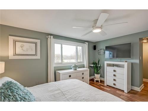 3480 Hannibal Road, Burlington, ON - Indoor Photo Showing Bedroom