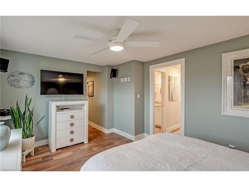 3480 Hannibal Road, Burlington, ON - Indoor Photo Showing Bedroom