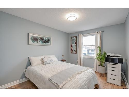 3480 Hannibal Road, Burlington, ON - Indoor Photo Showing Bedroom