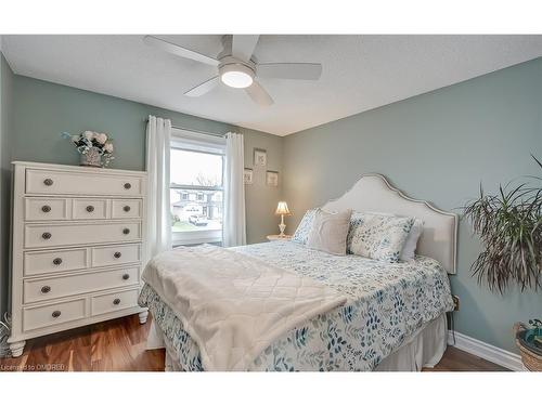 3480 Hannibal Road, Burlington, ON - Indoor Photo Showing Bedroom