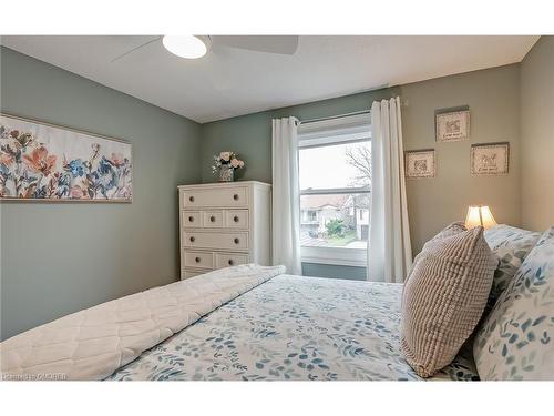 3480 Hannibal Road, Burlington, ON - Indoor Photo Showing Bedroom