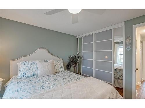 3480 Hannibal Road, Burlington, ON - Indoor Photo Showing Bedroom