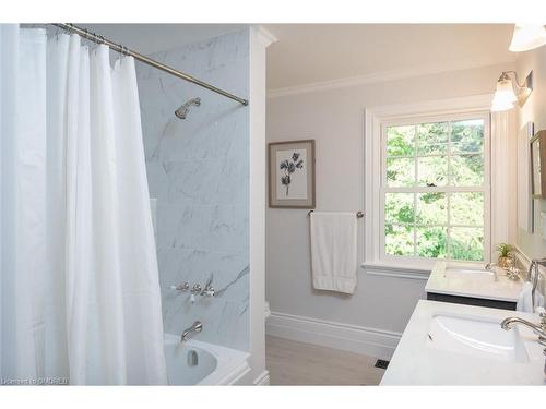 49 James Street, Milton, ON - Indoor Photo Showing Bathroom