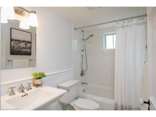 49 James Street, Milton, ON - Indoor Photo Showing Bathroom