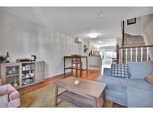 17-3480 Upper Middle Road, Burlington, ON - Indoor Photo Showing Living Room