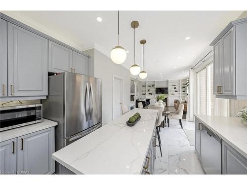 1260 Pepperbush Place, Oakville, ON - Indoor Photo Showing Kitchen With Upgraded Kitchen