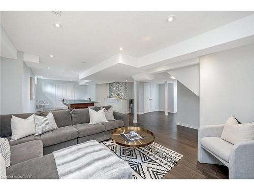 1260 Pepperbush Place, Oakville, ON - Indoor Photo Showing Living Room