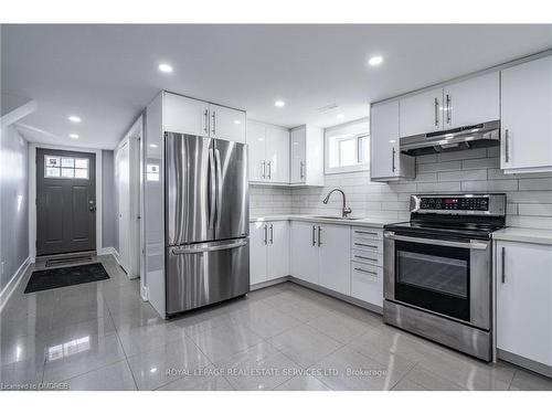 4 Mallard Crescent, Brampton, ON - Indoor Photo Showing Kitchen With Upgraded Kitchen