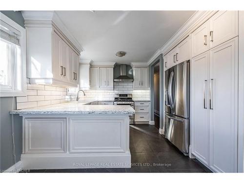 4 Mallard Crescent, Brampton, ON - Indoor Photo Showing Kitchen