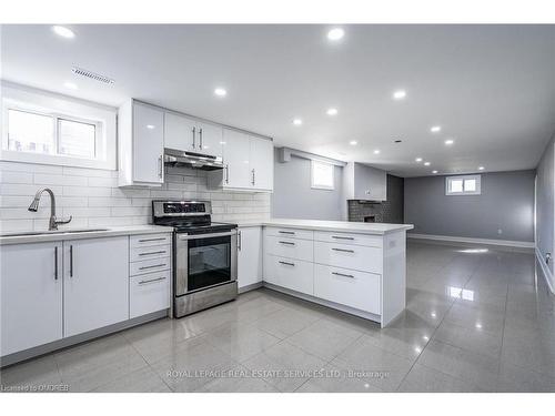 4 Mallard Crescent, Brampton, ON - Indoor Photo Showing Kitchen With Upgraded Kitchen