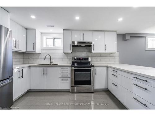 4 Mallard Crescent, Brampton, ON - Indoor Photo Showing Kitchen With Upgraded Kitchen