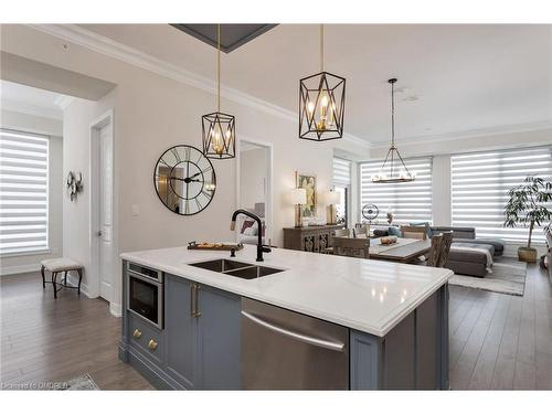 519-150 Oak Park Boulevard, Oakville, ON - Indoor Photo Showing Kitchen With Double Sink