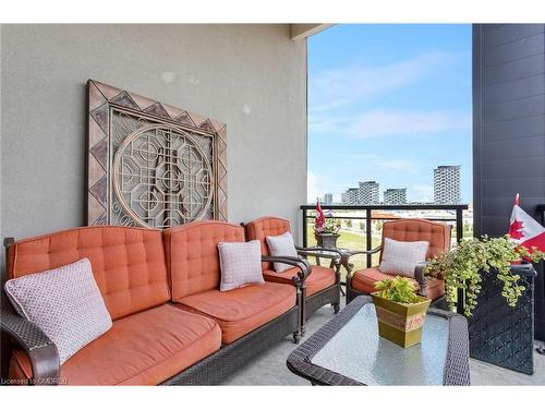 519-150 Oak Park Boulevard, Oakville, ON -  Photo Showing Living Room