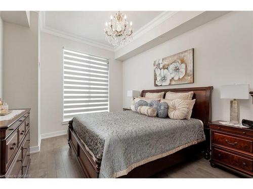 519-150 Oak Park Boulevard, Oakville, ON - Indoor Photo Showing Bedroom