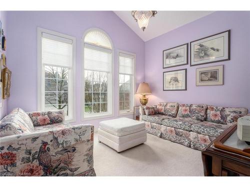 5-271 Riverview Place, Guelph, ON - Indoor Photo Showing Living Room