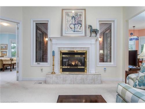 5-271 Riverview Place, Guelph, ON - Indoor Photo Showing Living Room With Fireplace