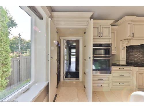 3168 Lakeshore Road W, Oakville, ON - Indoor Photo Showing Kitchen