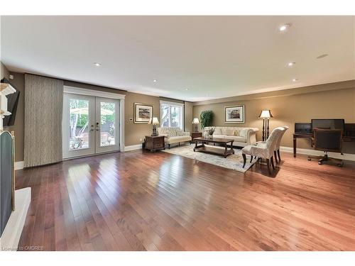 3168 Lakeshore Road W, Oakville, ON - Indoor Photo Showing Living Room