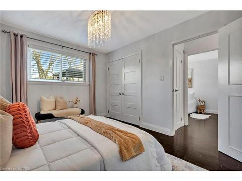 6313 Martel Court, Mississauga, ON - Indoor Photo Showing Bedroom