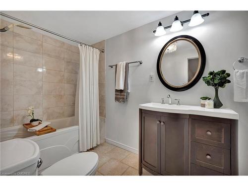 6313 Martel Court, Mississauga, ON - Indoor Photo Showing Bathroom