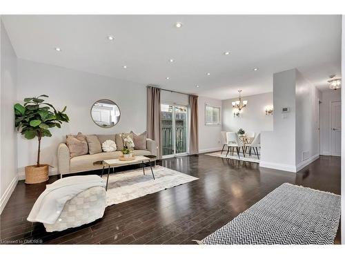 6313 Martel Court, Mississauga, ON - Indoor Photo Showing Living Room