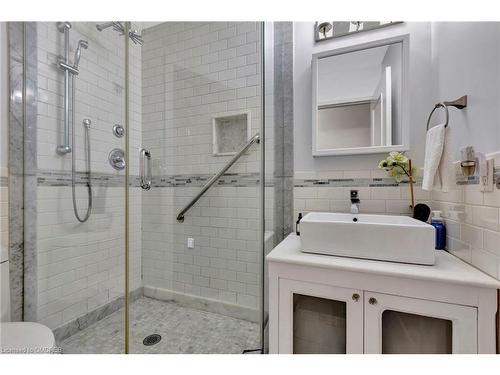 6313 Martel Court, Mississauga, ON - Indoor Photo Showing Bathroom