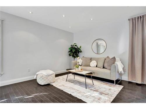 6313 Martel Court, Mississauga, ON - Indoor Photo Showing Living Room