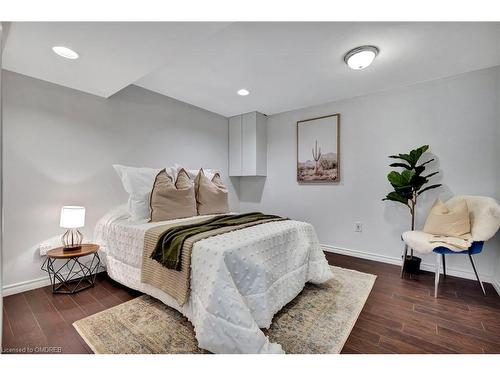 6313 Martel Court, Mississauga, ON - Indoor Photo Showing Bedroom