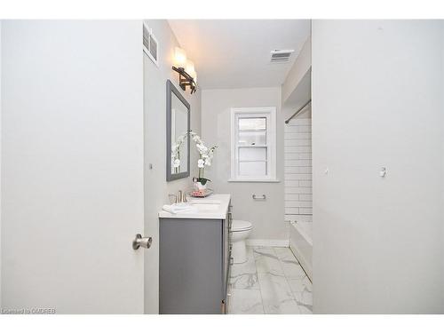 2 Woodgate Avenue, St. Catharines, ON - Indoor Photo Showing Bathroom