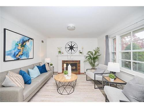 2 Woodgate Avenue, St. Catharines, ON - Indoor Photo Showing Living Room With Fireplace