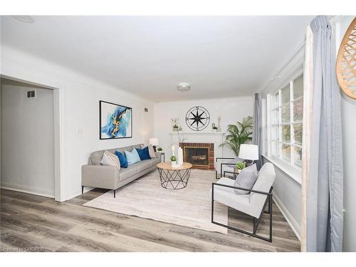 2 Woodgate Avenue, St. Catharines, ON - Indoor Photo Showing Living Room With Fireplace