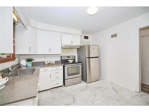 2 Woodgate Avenue, St. Catharines, ON - Indoor Photo Showing Kitchen