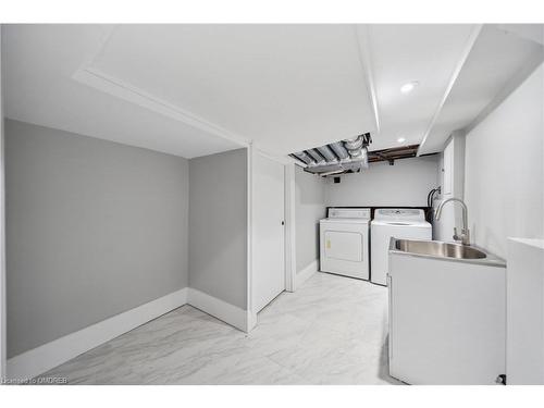 1569 Glenburnie Road, Mississauga, ON - Indoor Photo Showing Bathroom