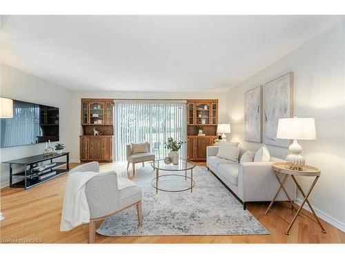 19-561 Childs Drive, Milton, ON - Indoor Photo Showing Living Room