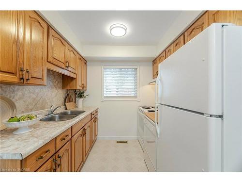 19-561 Childs Drive, Milton, ON - Indoor Photo Showing Kitchen With Double Sink