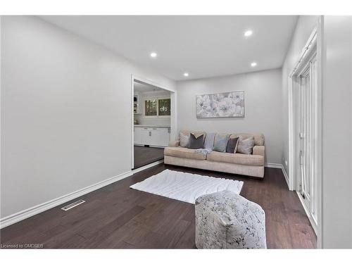 440 Sunset Drive, Oakville, ON - Indoor Photo Showing Living Room