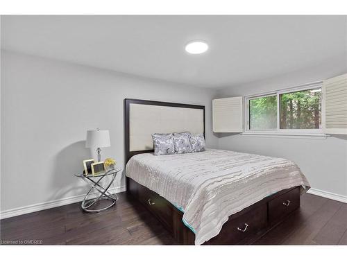 440 Sunset Drive, Oakville, ON - Indoor Photo Showing Bedroom