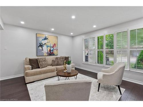 440 Sunset Drive, Oakville, ON - Indoor Photo Showing Living Room