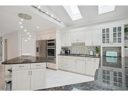 20 Craven Avenue, Burlington, ON - Indoor Photo Showing Kitchen