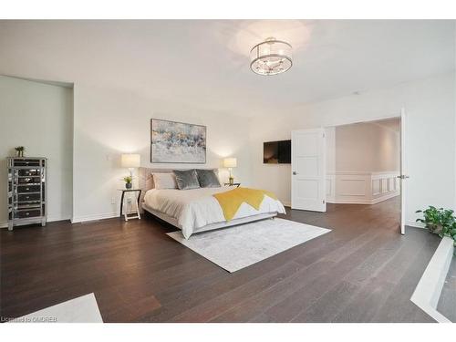 20 Craven Avenue, Burlington, ON - Indoor Photo Showing Bedroom