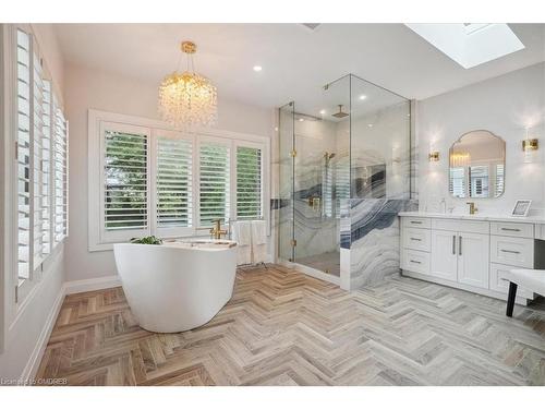 20 Craven Avenue, Burlington, ON - Indoor Photo Showing Bathroom