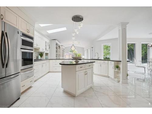 20 Craven Avenue, Burlington, ON - Indoor Photo Showing Kitchen With Upgraded Kitchen