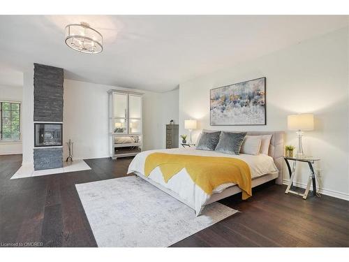 20 Craven Avenue, Burlington, ON - Indoor Photo Showing Bedroom