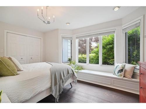 20 Craven Avenue, Burlington, ON - Indoor Photo Showing Bedroom