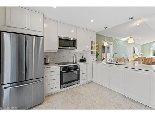 24 Quaker Road, Welland, ON - Indoor Photo Showing Kitchen With Double Sink With Upgraded Kitchen