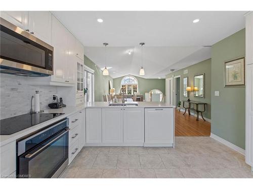 24 Quaker Road, Welland, ON - Indoor Photo Showing Kitchen With Upgraded Kitchen