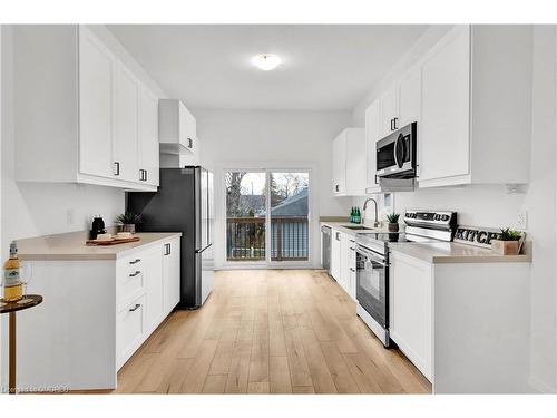 182 Commercial Street, Welland, ON - Indoor Photo Showing Kitchen