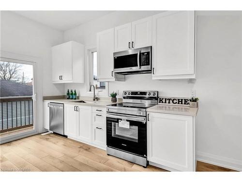 182 Commercial Street, Welland, ON - Indoor Photo Showing Kitchen